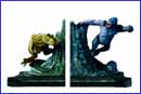 Image: Kong WETA Statue: Kong & V-Rex Bookend 