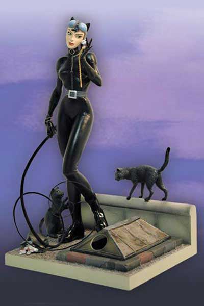 Image: Catwoman Statue  (Jim Lee)