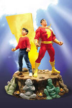 Image: Shazam! Deluxe Statue 