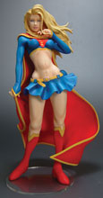 Image: Supergirl Deluxe Vinyl Statue  (Kotobukiya)