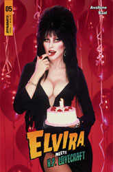 Image: Elvira Meets HP Lovecraft #5 (cover D - Photo) - Dynamite