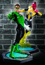 Image: Ultimate Showdown: Green Lantern vs. Sinestro Statue Set 