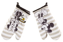 Image: Disney Mickey & Minnie Oven Mitt 2-Pack: Sketch Art  - Seven 20