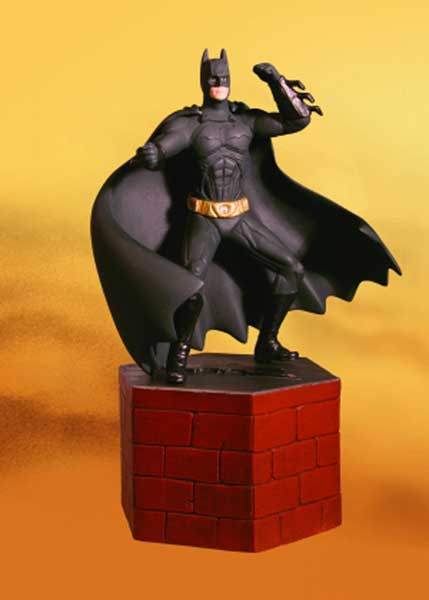 Image: Batman Begins Mini-Statue: Christian Bale Batman  - 