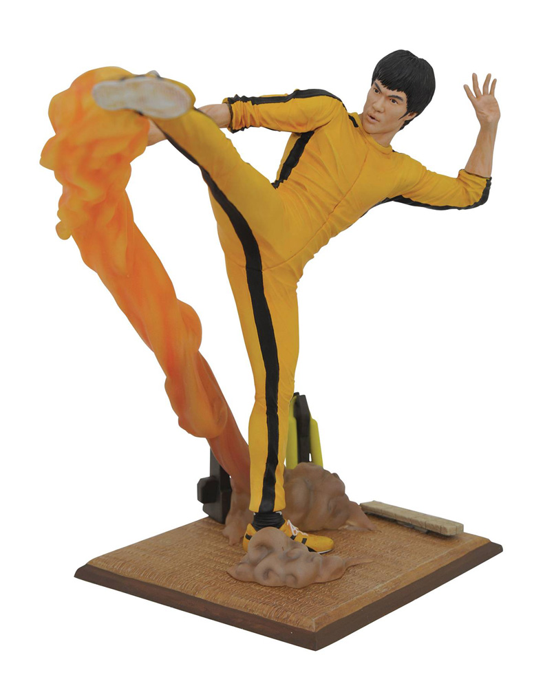 Image: Bruce Lee Gallery PVC Figure: Kicking  - Diamond Select Toys LLC