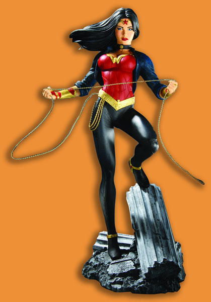 adam hughes wonder woman statue