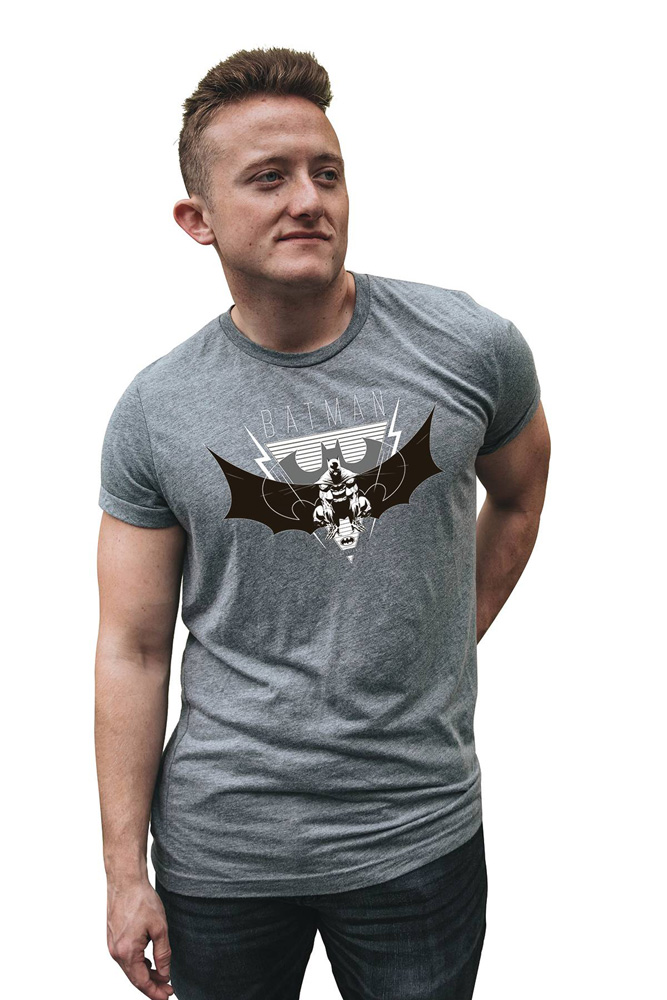 Image: Batman T-Shirt: Dark Knight Symbol  (XL) - Graphitti Designs
