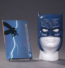 Image: Batman: The Dark Knight Returns Book & Mask Set  - DC Comics