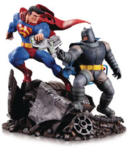 Image: Dark Knight Returns Mini-Battle Statue: Batman vs. Superman  - DC Comics