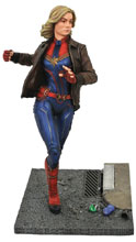 Image: Marvel Premiere Statue: Captain Marvel  (Movie) - Diamond Select Toys LLC