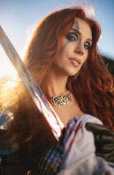 Image: Immortal Red Sonja #4 (cover H incentive 1:20 - Cosplay virgin) - Dynamite