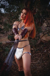 Image: Immortal Red Sonja #9 (cover H incentive 1:20 - Cosplay virgin) - Dynamite